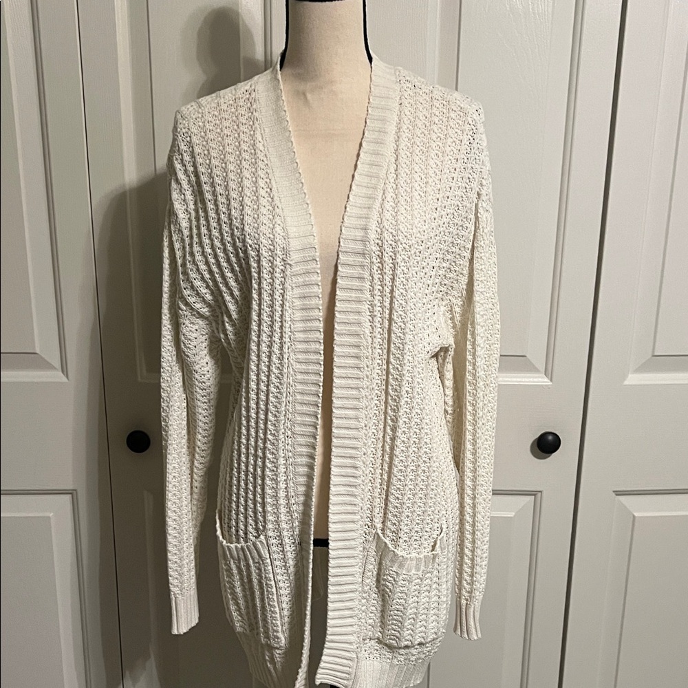 AMERICAN EAGLE, LONG LENGTH WHITE OPEN FRONT CARDIGAN, 2 FRONT POCKETS SIZE L